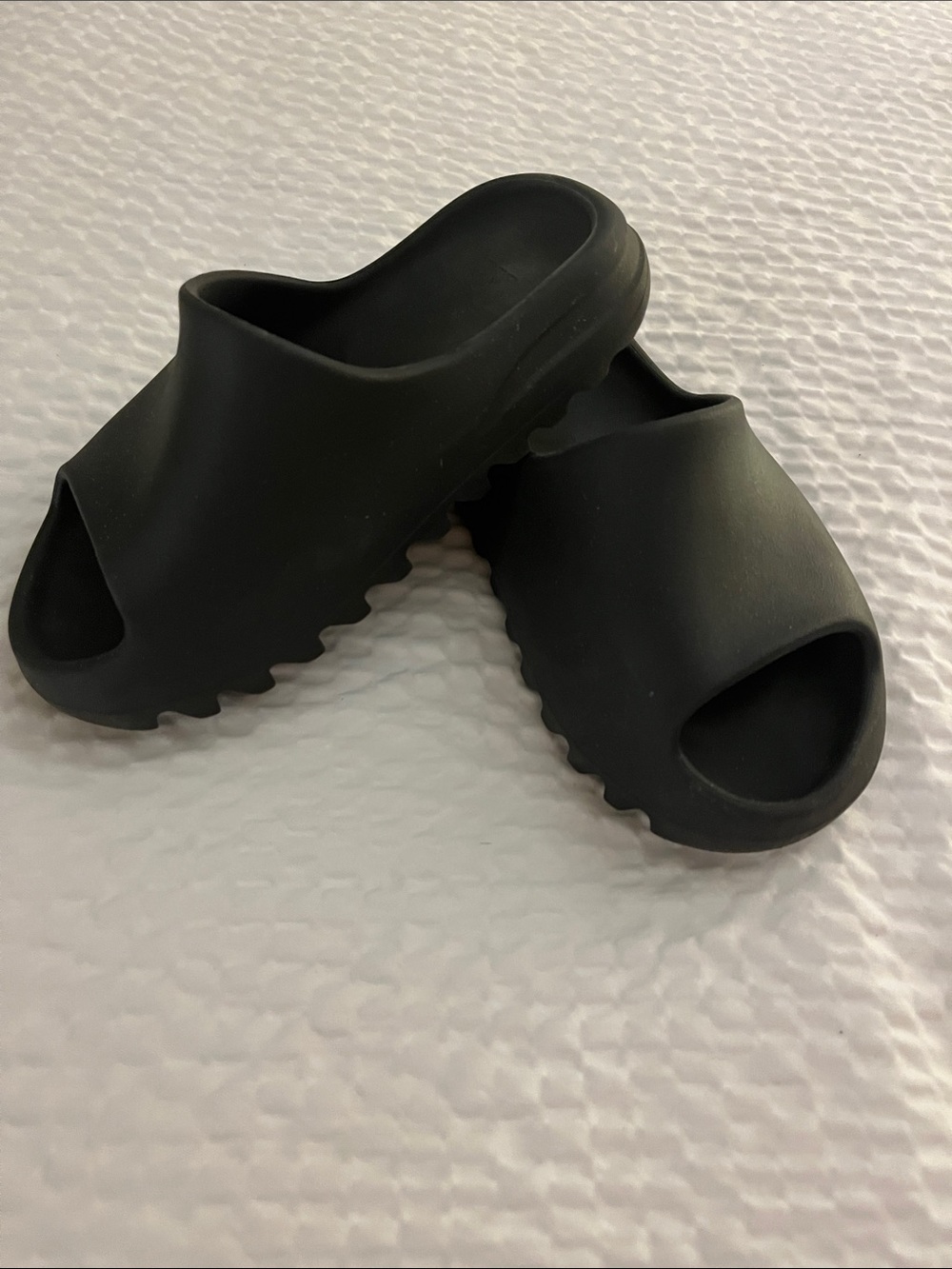 Adidas Yeezy Onyx Slide, women’s size 8 - men’s size 7